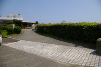 Medium_imgp5657　駐車場から建物まで